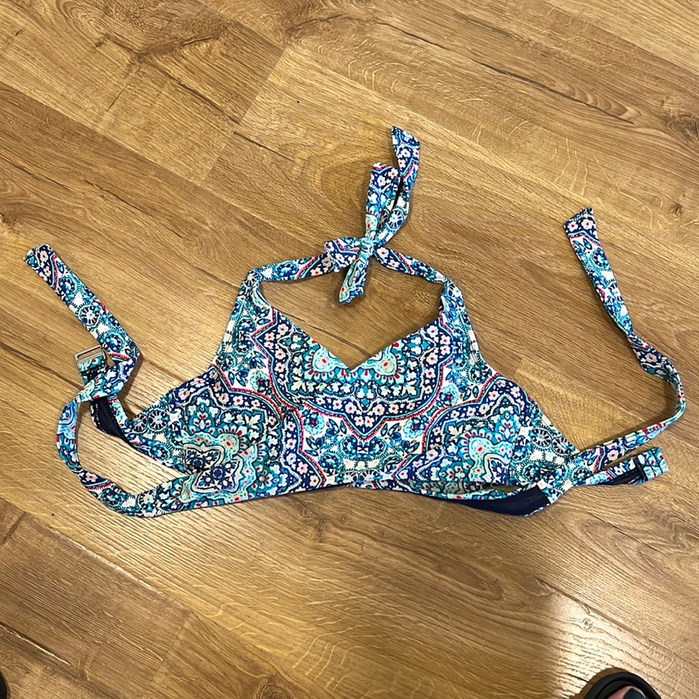 Athleta Criss Cross Bikini Top in Blue Print Size 34 D/DD